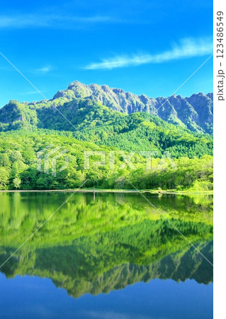 夏の鏡池 夏の鏡池 123486549