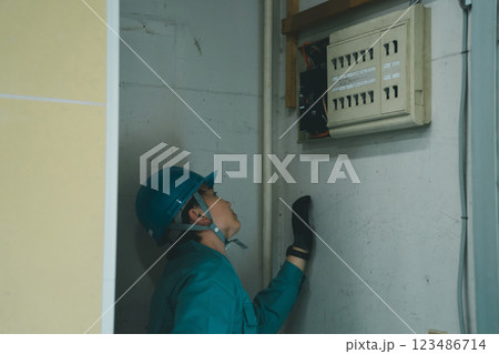 電気工事士 電気工事士 123486714