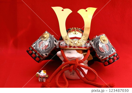 兜の飾り物、招き猫 123487030