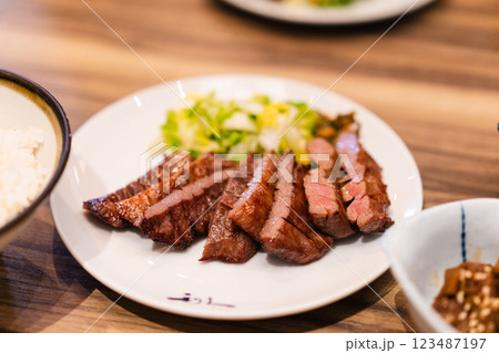 牛タン定食の牛タン 牛タン定食の牛タン 123487197