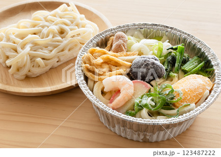 冷凍うどん　冷凍の鍋焼きうどん 123487222
