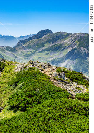 剱御前山から見る浄土山と龍王岳　北アルプス剱岳登山 123487333