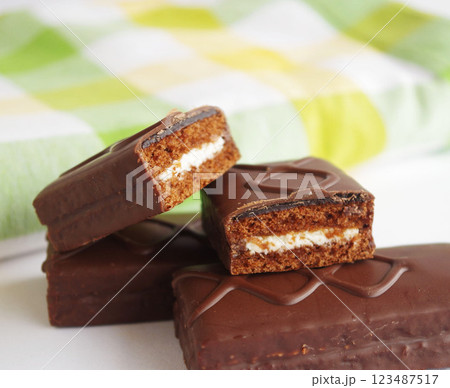 カットしたお菓子 製菓 ショコラ チョコレート おやつ 123487517