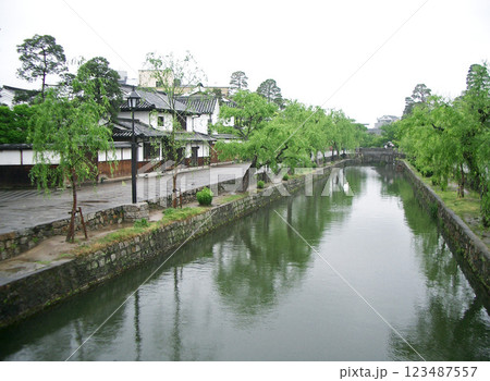岡山県の倉敷美観地区（倉敷川河畔） 123487557