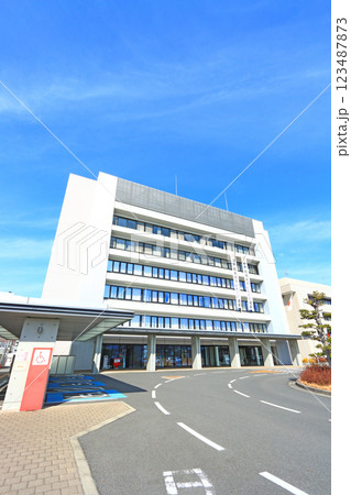 愛知県瀬戸市、瀬戸市役所の風景 123487873