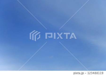 薄雲が広がる空 薄雲が広がる空 123488119
