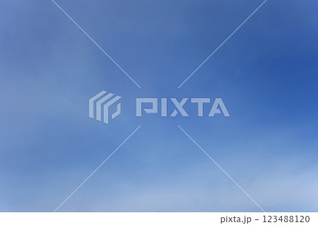 薄雲が広がる空 薄雲が広がる空 123488120