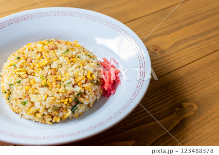 炒飯と中華皿 123488378