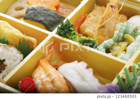 仕出し弁当 123488503