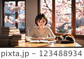 勉強をしている女性 123488934
