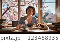 勉強をしている女性 123488935