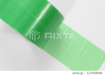 緑色の養生テープ:DIYの必需品、様々な場面で活躍! 緑色の養生テープ:DIYの必需品、様々な場面で活躍! 123489806