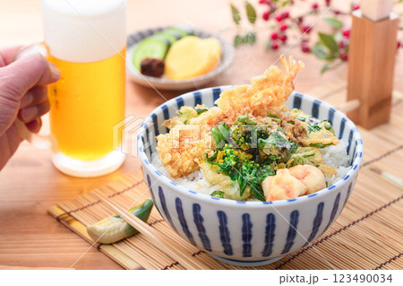 春の味覚 菜の花とエビの天丼 123490034