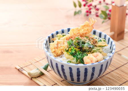 春の味覚 菜の花とエビの天丼 123490035