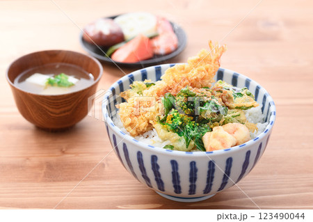 春の味覚 菜の花とエビの天丼 春の味覚 菜の花とエビの天丼 123490044