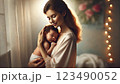 母の愛に包まれて 123490052