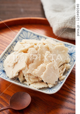 酒粕 - 日本の伝統的な発酵食品と健康食材のイメージ 123490540