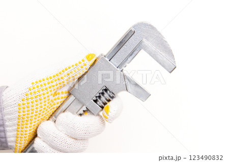 モーターレンチを握る作業員 モーターレンチを握る作業員 123490832