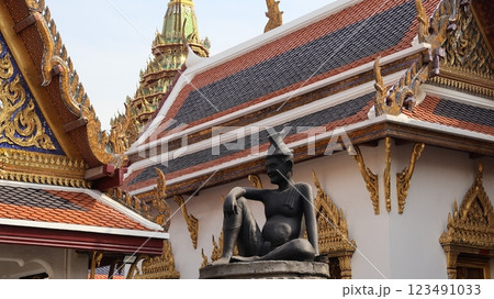 Statue of a hermit enshrined in the middle of the temple Statue of a hermit enshrined in the middle of the temple 123491033