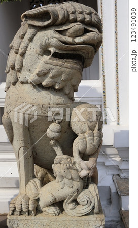 A stone statue resembling a lion, an art form of Chinese and East Asian culture A stone statue resembling a lion, an art form of Chinese and East Asian culture 123491039