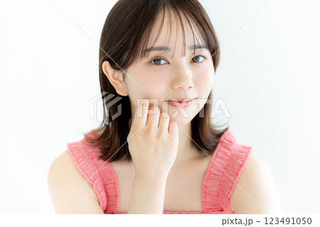 若い女性の美容イメージ 123491050