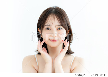 若い女性の美容イメージ 123491051