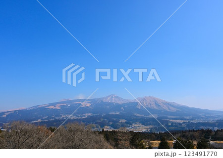 南阿蘇村から臨む阿蘇五岳の風景 123491770