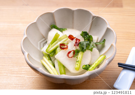 かぶの甘酢和え かぶの甘酢和え 123491811