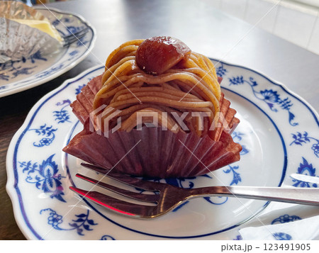 モンブランケーキ 栗の豊かな風味の定番ケーキ 123491905