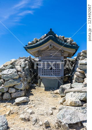 別山頂上の祠　北アルプス剱岳登山 123492067