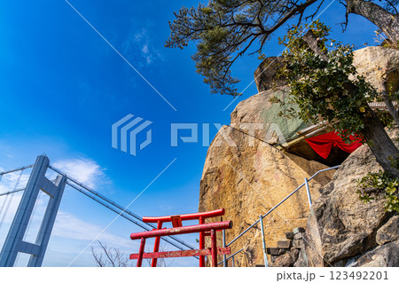 早春の穴場稲荷神社奥宮と鷲羽山の一本松と瀬戸大橋11 岡山県倉敷市 早春の穴場稲荷神社奥宮と鷲羽山の一本松と瀬戸大橋11 岡山県倉敷市 123492201