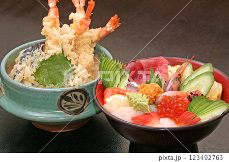 北海道グルメ　豪華海鮮丼＆ぼたん海老天丼　ボタン海老天丼 123492763