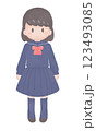 紺色の制服を着た女の子 123493085
