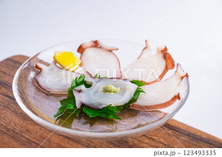水ダコの刺身 123493335
