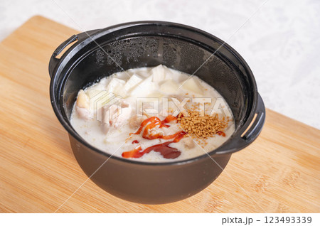 レンジで作るバターチキンカレー 123493339