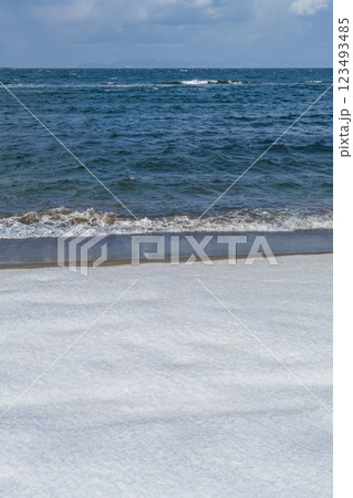 冬、雪が積もったビーチ。青森、合浦公園 冬、雪が積もったビーチ。青森、合浦公園 123493485