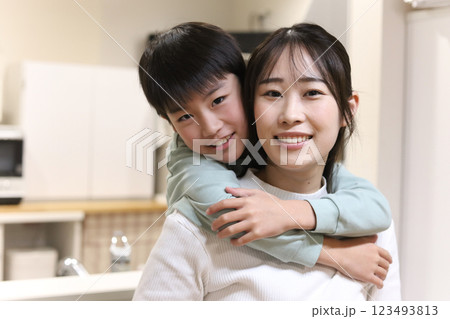 笑顔の親子 笑顔の親子 123493813