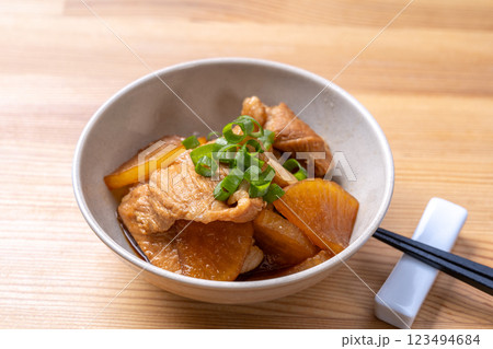 豚肉と大根の甘辛炒め煮 123494684