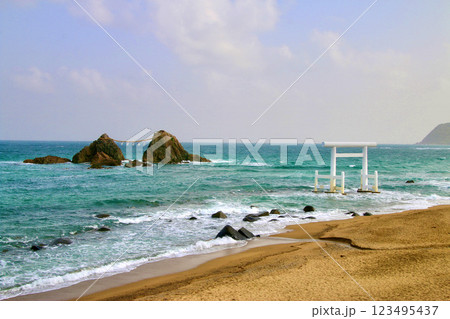桜井二見ヶ浦・二見ヶ浦の鳥居（福岡県・糸島市） 123495437