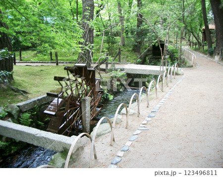 岡山後楽園の水車 123496811