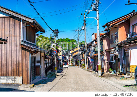 【重要伝統的建築物群保存地区】出石 初夏の八木通りの風景2 兵庫県豊岡市 【重要伝統的建築物群保存地区】出石 初夏の八木通りの風景2 兵庫県豊岡市 123497230