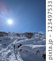 くじゅうにて積雪の山肌 123497533