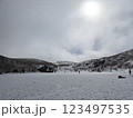 くじゅう連山中の御池の凍結 123497535