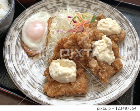チキン南蛮定食 チキン南蛮 ザンギタルタルソースかけ ザンギ、鶏からあげ チキン南蛮定食 チキン南蛮 ザンギタルタルソースかけ ザンギ、鶏からあげ 123497554