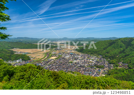 【続日本100名城】初夏の有子山城から見た出石の街並み3　兵庫県豊岡市出石町 123498851