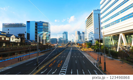 豊洲駅と市場前駅界隈の風景 123498868