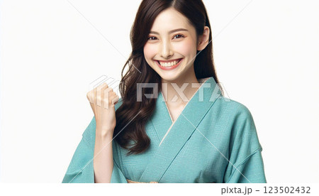 着物姿 笑顔の女性 ガッツポーズ 着物姿 笑顔の女性 ガッツポーズ 123502432