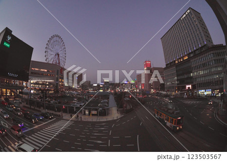 マジックアワーの鹿児島中央駅前 123503567