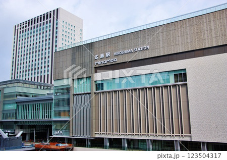 広島駅・新駅ビル minamoa（広島）Hiroshima Station 123504317
