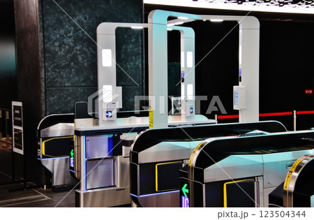 夢洲駅の顔認証改札(大阪)Facial Recognition Checkpoint 夢洲駅の顔認証改札(大阪)Facial Recognition Checkpoint 123504344